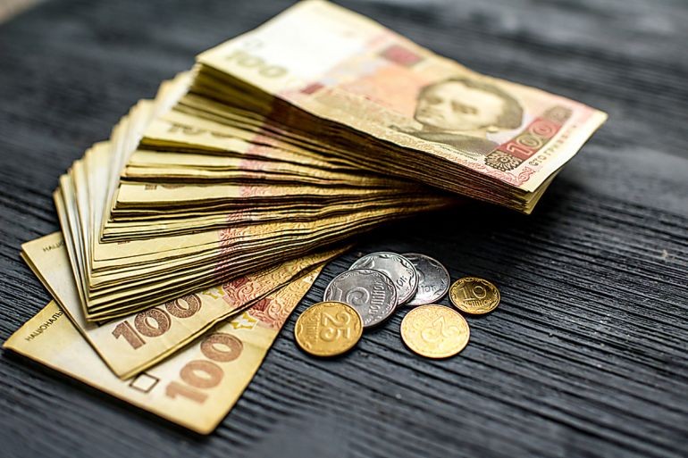 Чи потрібно ФОПу, який отримує декретні виплати від соцзахисту, сплачувати ЄСВ?